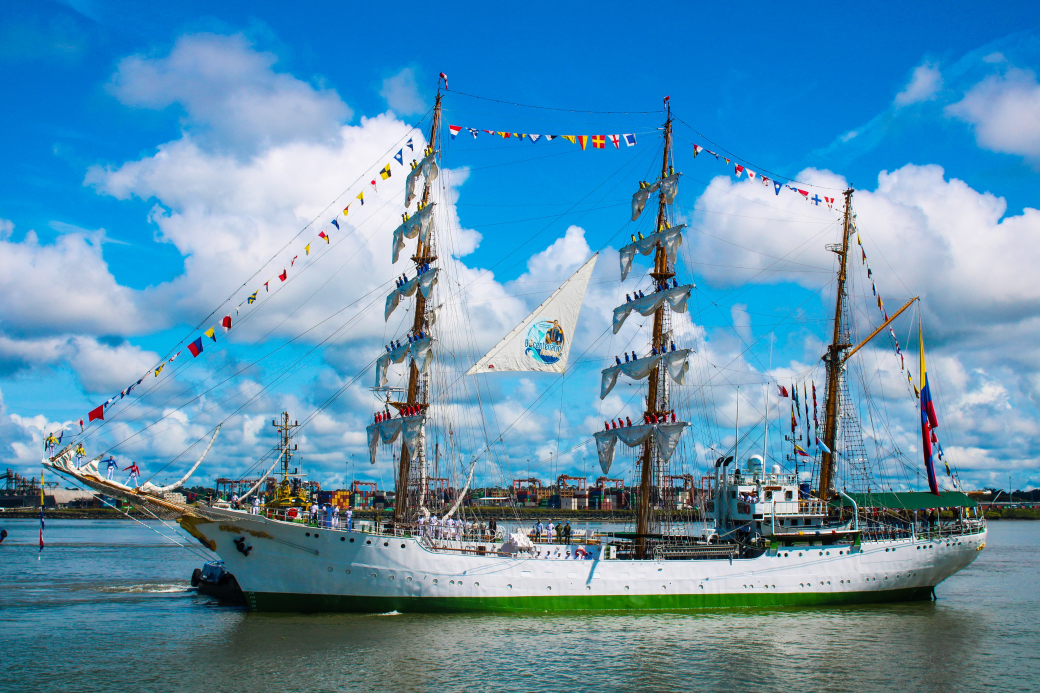 El buque insignia ARC Gloria arribó nuevamente a Buenaventura