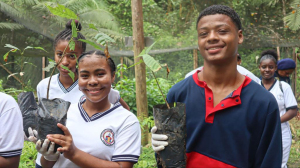 Más de 30 estudiantes de colegios públicos y privados participan en Campaña Ambiental Siembratón