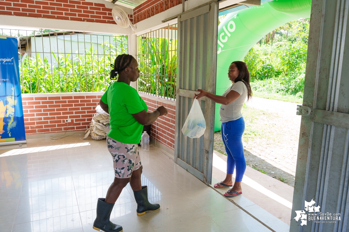 La comunidad de Calle Larga en Zacarías, realizó reciclatón de la mano de Asogesampa