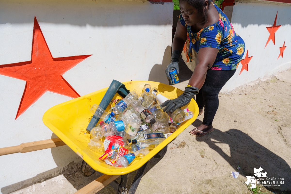 La comunidad de Calle Larga en Zacarías, realizó reciclatón de la mano de Asogesampa