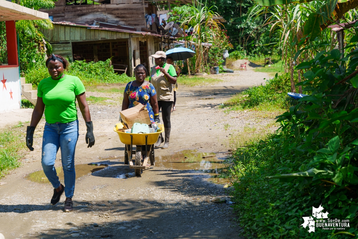 La comunidad de Calle Larga en Zacarías, realizó reciclatón de la mano de Asogesampa