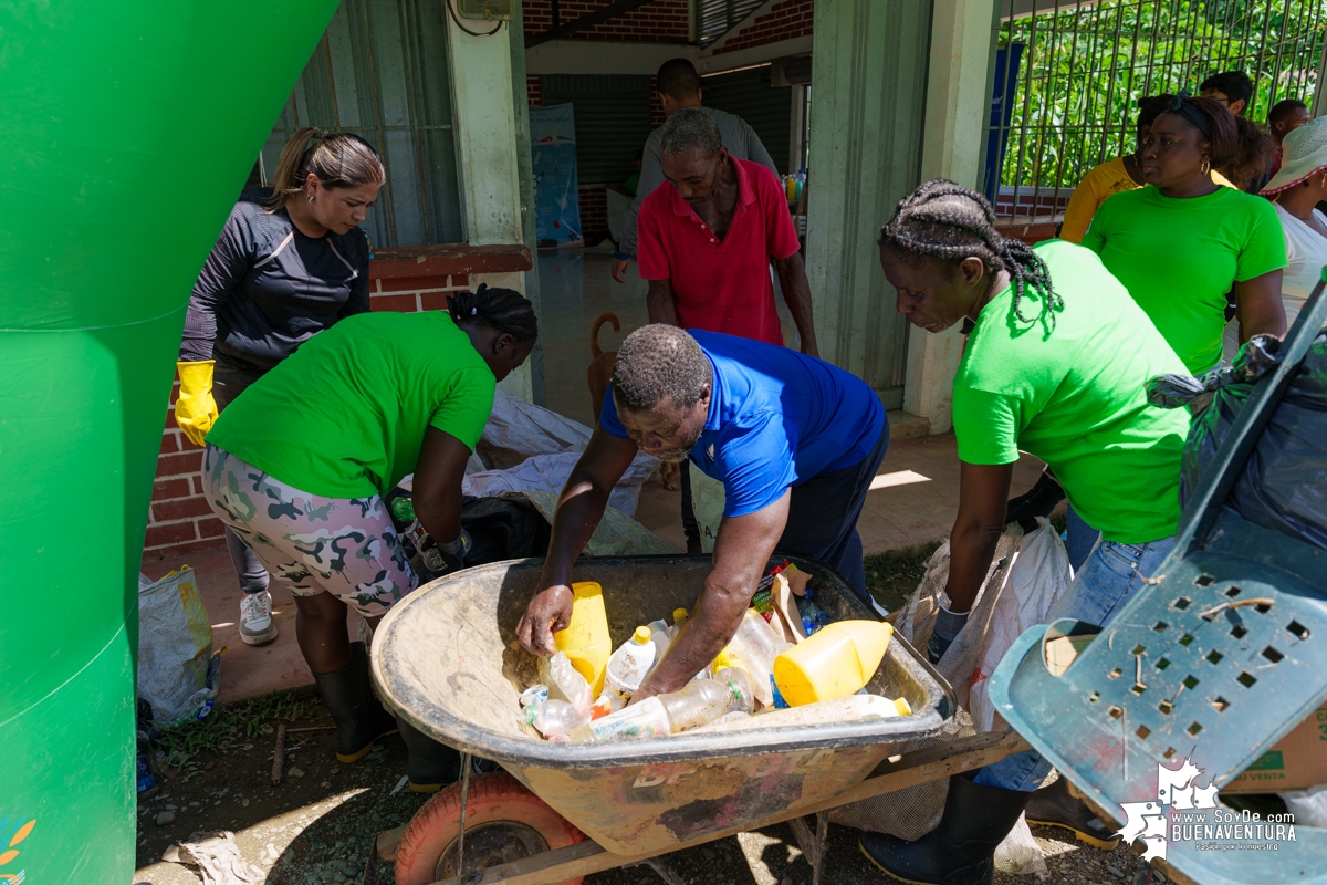 La comunidad de Calle Larga en Zacarías, realizó reciclatón de la mano de Asogesampa