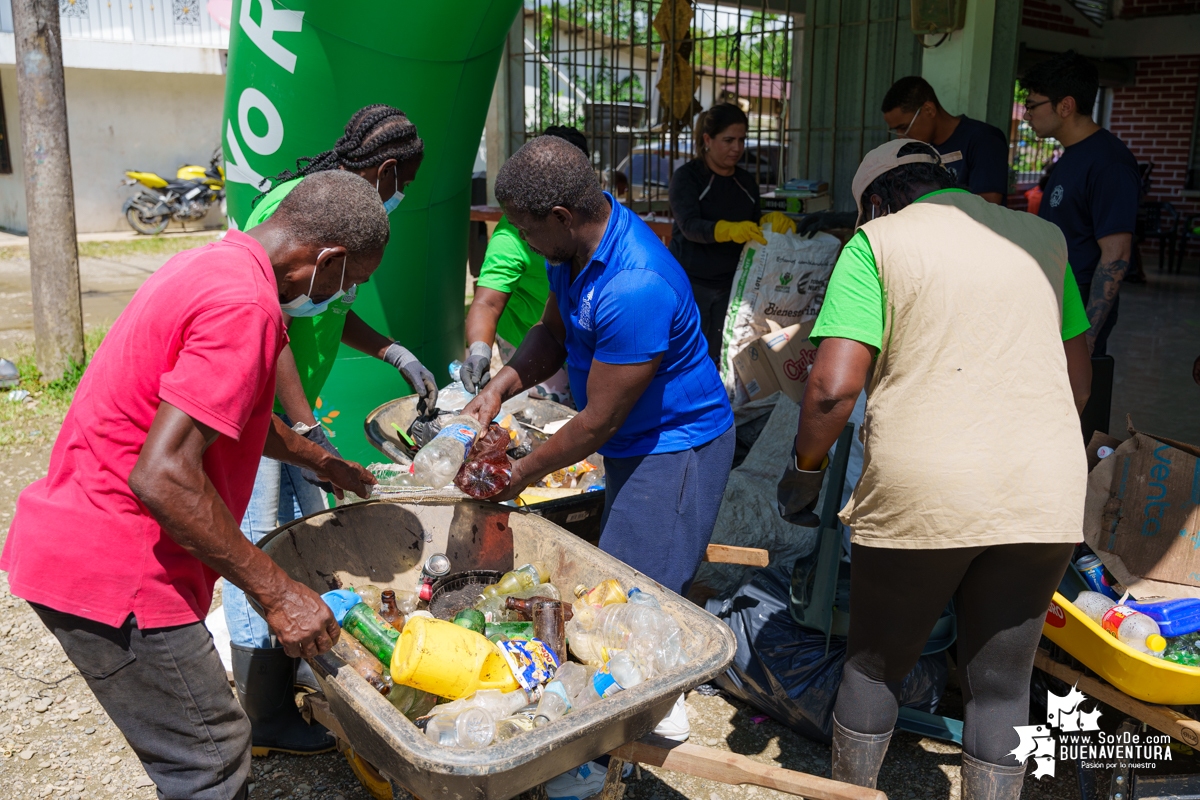 La comunidad de Calle Larga en Zacarías, realizó reciclatón de la mano de Asogesampa