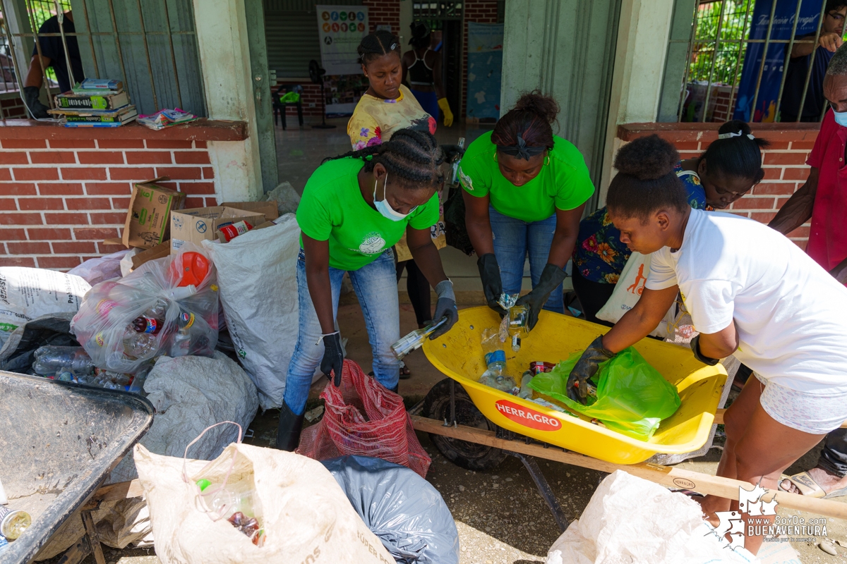 La comunidad de Calle Larga en Zacarías, realizó reciclatón de la mano de Asogesampa