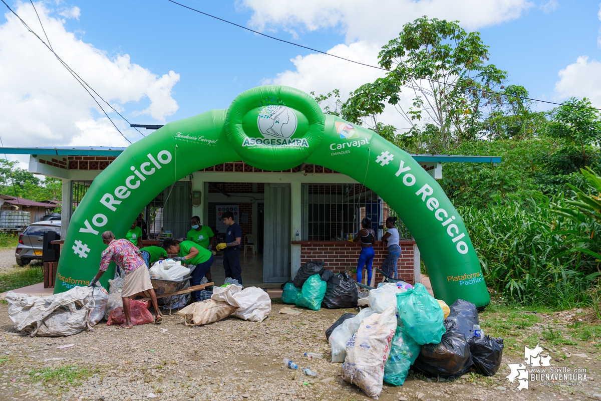 La comunidad de Calle Larga en Zacarías, realizó reciclatón de la mano de Asogesampa