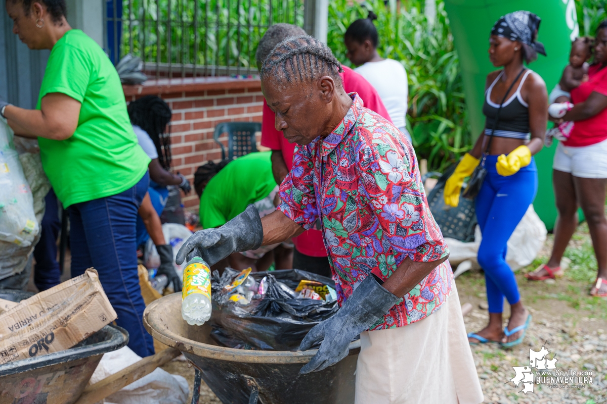 La comunidad de Calle Larga en Zacarías, realizó reciclatón de la mano de Asogesampa