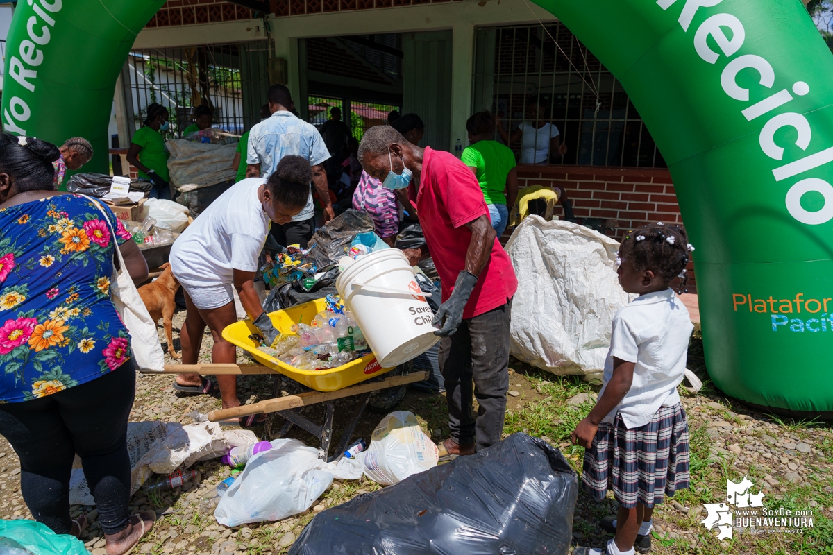 La comunidad de Calle Larga en Zacarías, realizó reciclatón de la mano de Asogesampa