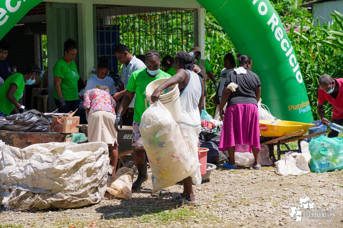 La comunidad de Calle Larga en Zacarías, realizó reciclatón de la mano de Asogesampa