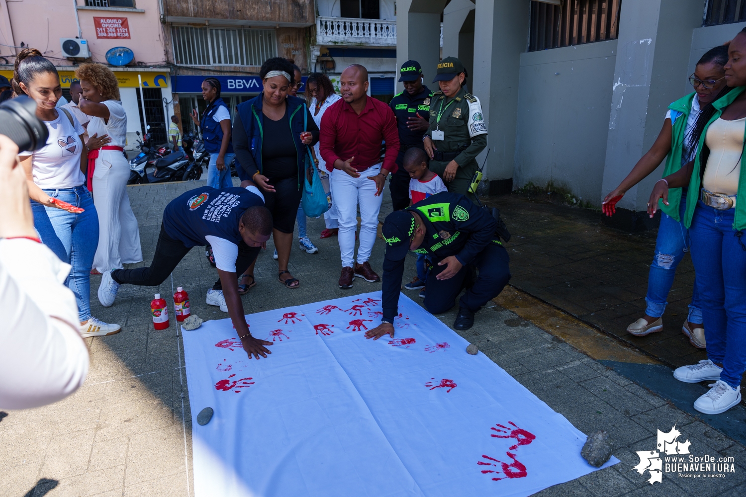 Se conmemoró en Buenaventura el Día Internacional de las Manos Rojas contra el reclutamiento de menores de edad para la guerra