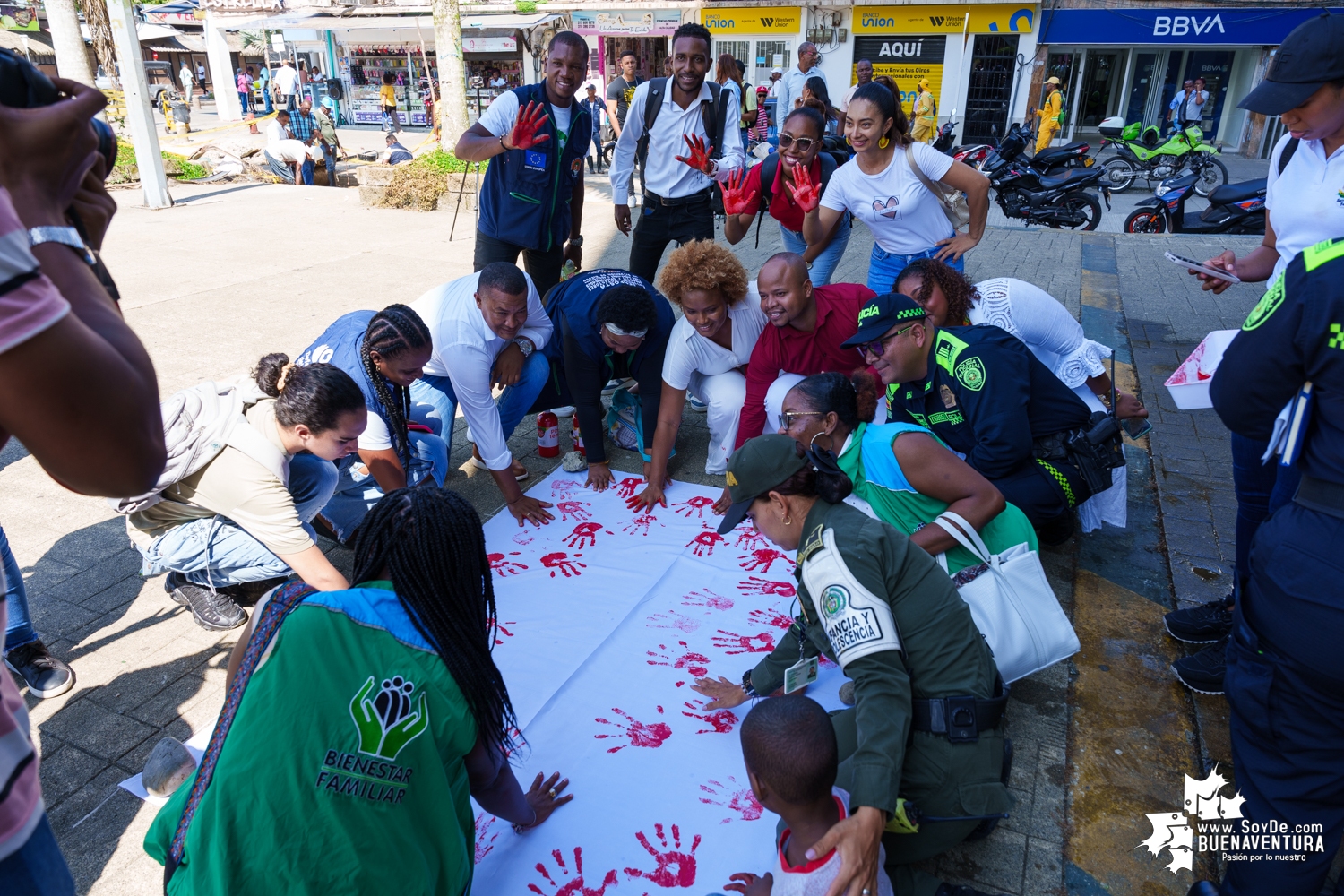 Se conmemoró en Buenaventura el Día Internacional de las Manos Rojas contra el reclutamiento de menores de edad para la guerra