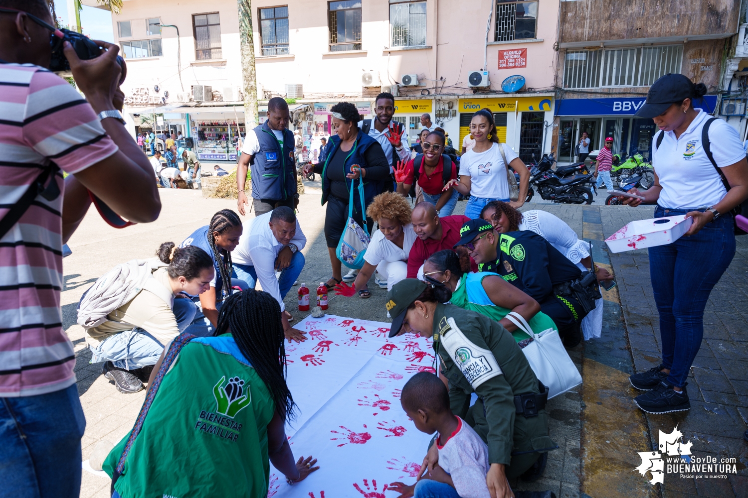 Se conmemoró en Buenaventura el Día Internacional de las Manos Rojas contra el reclutamiento de menores de edad para la guerra