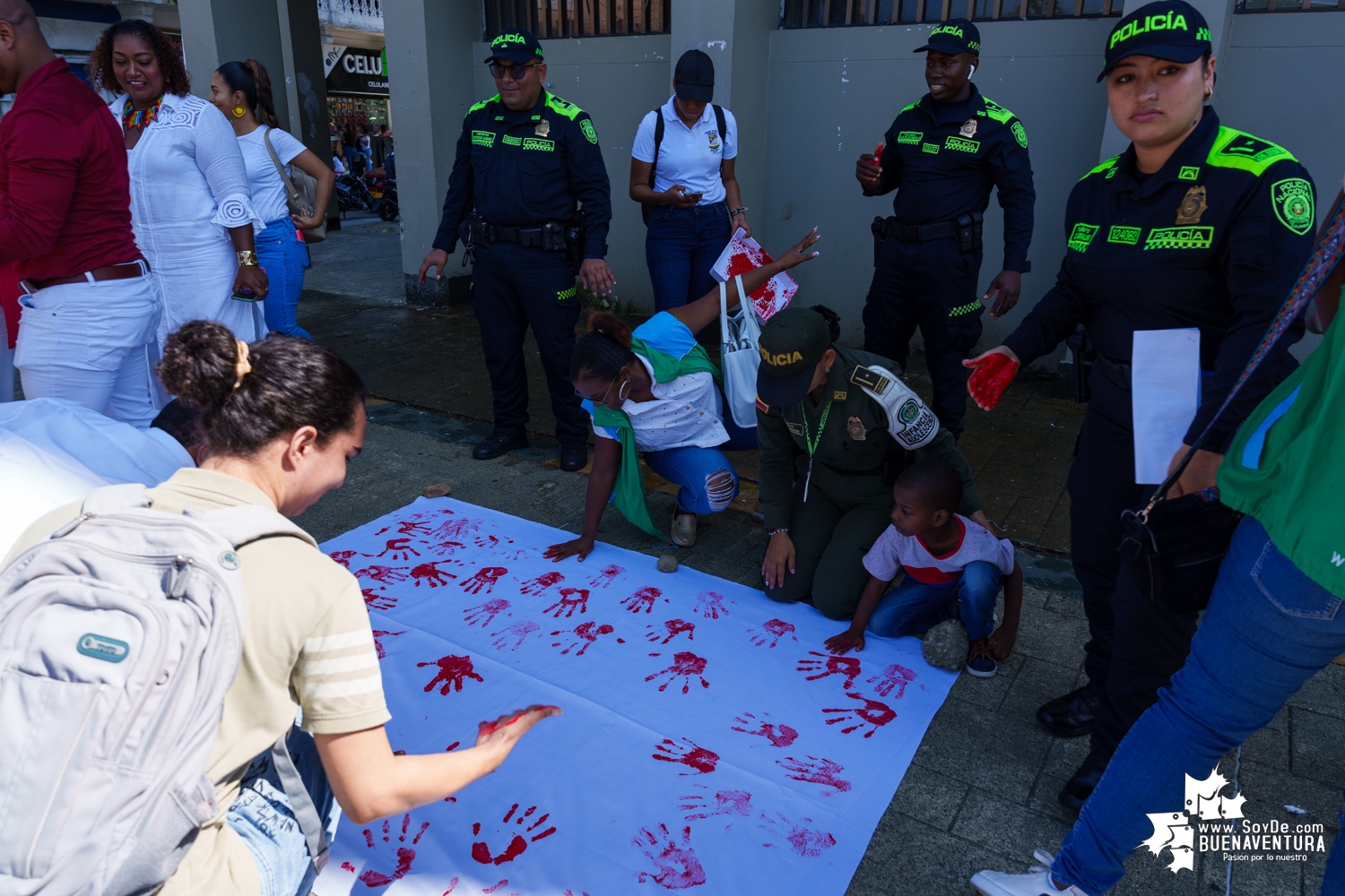 Se conmemoró en Buenaventura el Día Internacional de las Manos Rojas contra el reclutamiento de menores de edad para la guerra