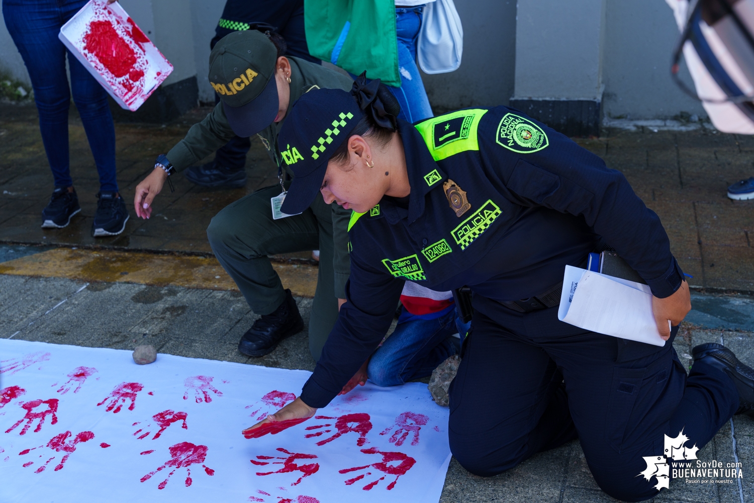 Se conmemoró en Buenaventura el Día Internacional de las Manos Rojas contra el reclutamiento de menores de edad para la guerra