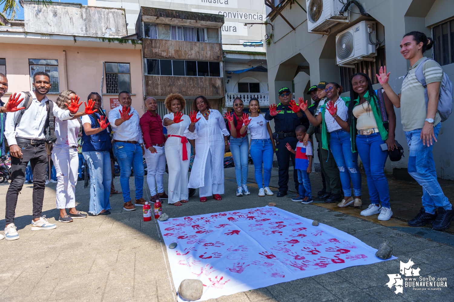 Se conmemoró en Buenaventura el Día Internacional de las Manos Rojas contra el reclutamiento de menores de edad para la guerra