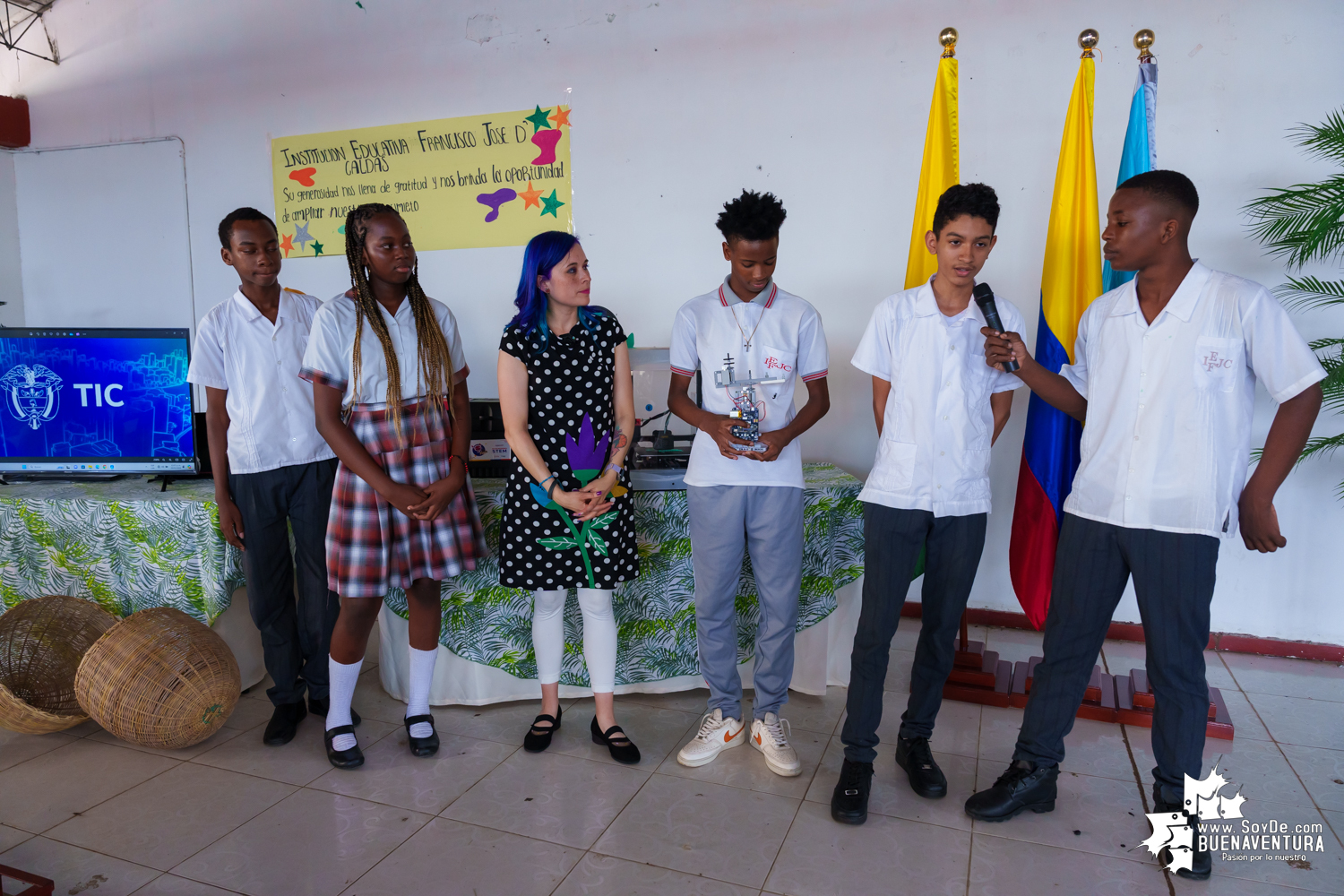 Estudiantes de 4 instituciones educativas de Buenaventura fueron beneficiados con la entrega de 668 computadores por parte del Ministerio de las TIC