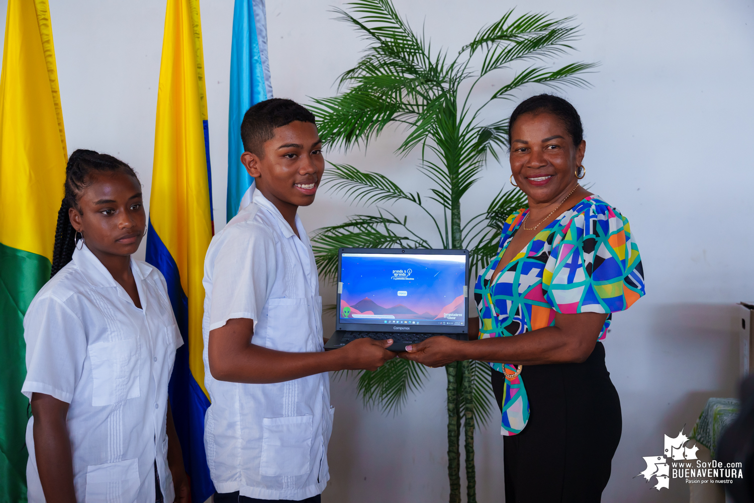 Estudiantes de 4 instituciones educativas de Buenaventura fueron beneficiados con la entrega de 668 computadores por parte del Ministerio de las TIC