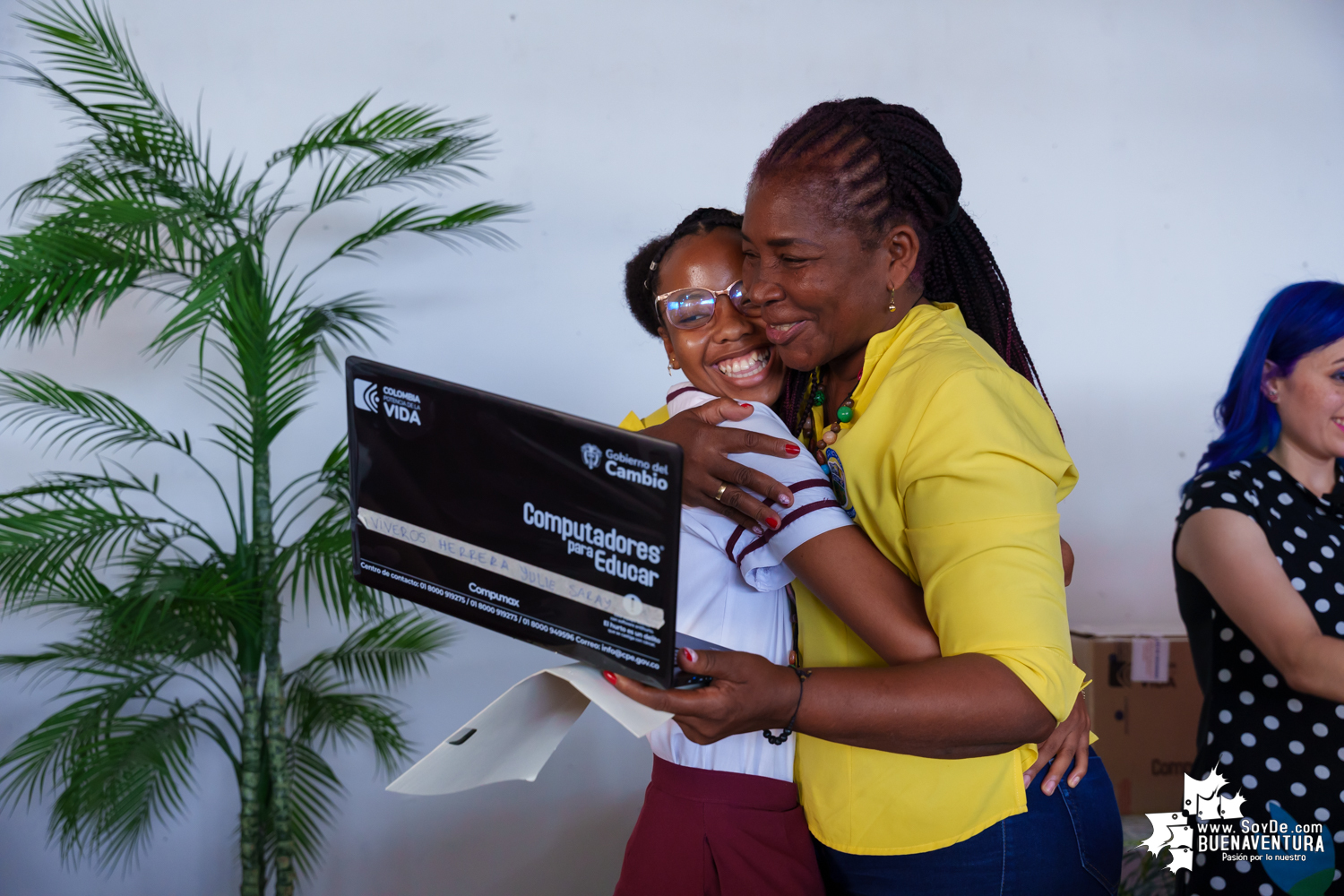 Estudiantes de 4 instituciones educativas de Buenaventura fueron beneficiados con la entrega de 668 computadores por parte del Ministerio de las TIC