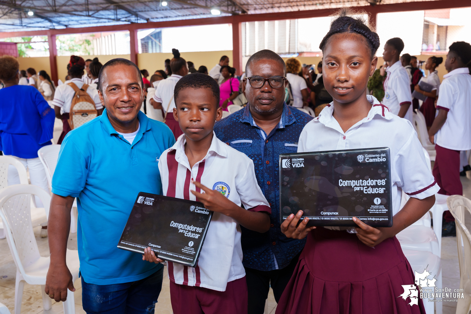 Estudiantes de 4 instituciones educativas de Buenaventura fueron beneficiados con la entrega de 668 computadores por parte del Ministerio de las TIC