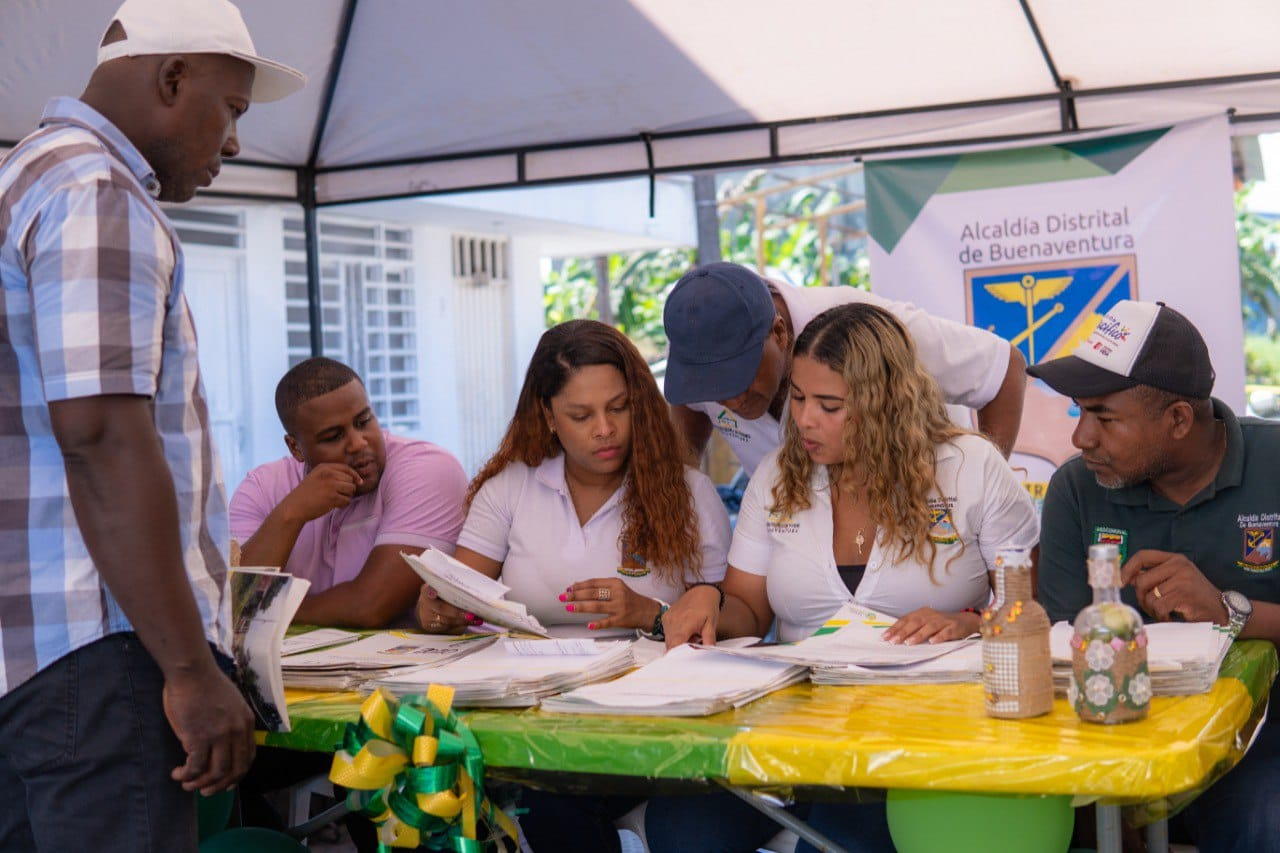 Hay Familias M S Son Felices Con La Entrega De T Tulos De Propiedad