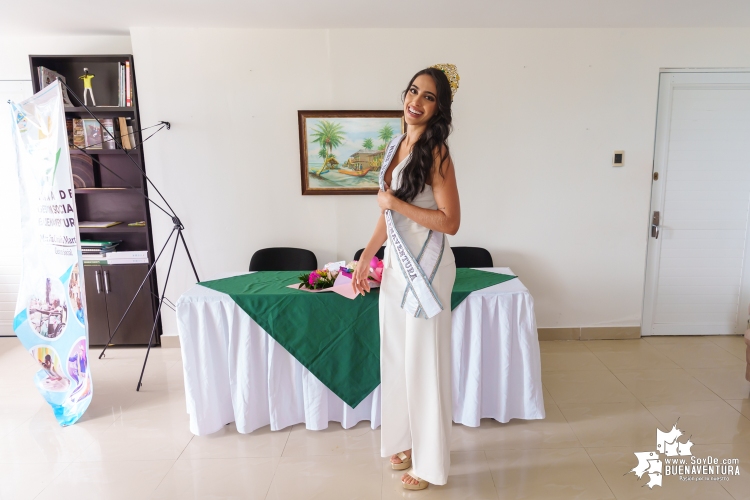 Con entrega de un ramo y deseando una excelente representación, la Alcaldía Distrital despidió a Luis María López, Miss Universe Buenaventura 