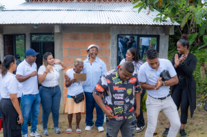 Madres cabeza de hogar y víctimas del conflicto recibieron vivienda propia en zona rural de Buenaventura