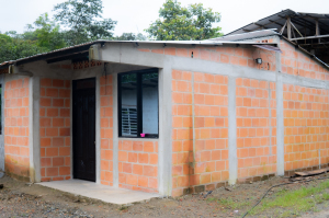 Madres cabeza de hogar y víctimas del conflicto recibieron vivienda propia en zona rural de Buenaventura