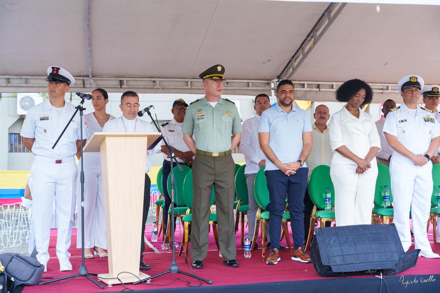 Medallas Pascual de Andagoya y José Prudencio Padilla entregó la Alcaldesa Distrital de Buenaventura durante el desfile del 20 de julio de 2024