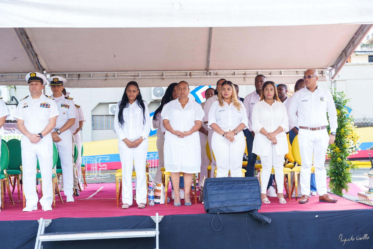 Medallas Pascual de Andagoya y José Prudencio Padilla entregó la Alcaldesa Distrital de Buenaventura durante el desfile del 20 de julio de 2024