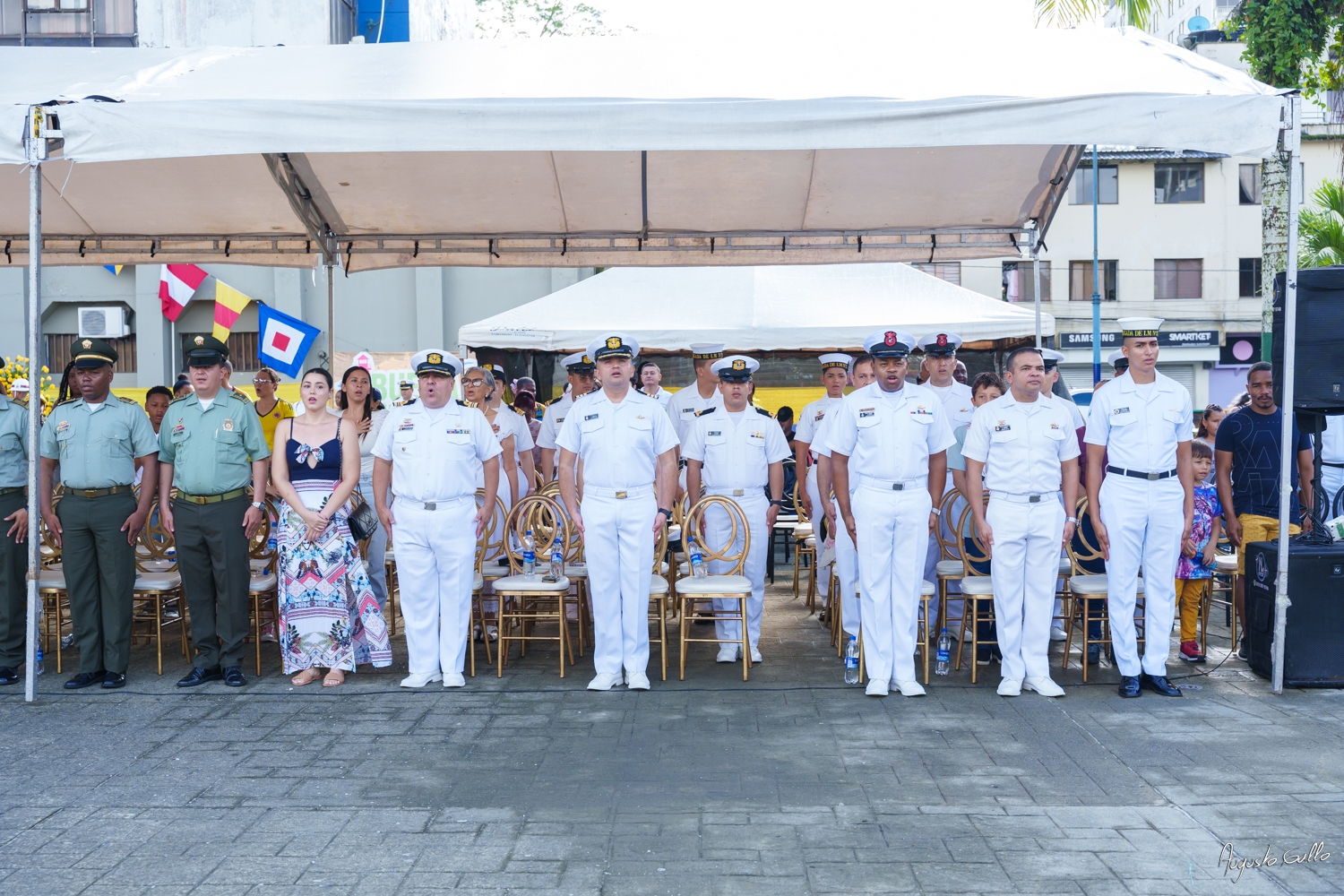 Medallas Pascual de Andagoya y José Prudencio Padilla entregó la Alcaldesa Distrital de Buenaventura durante el desfile del 20 de julio de 2024