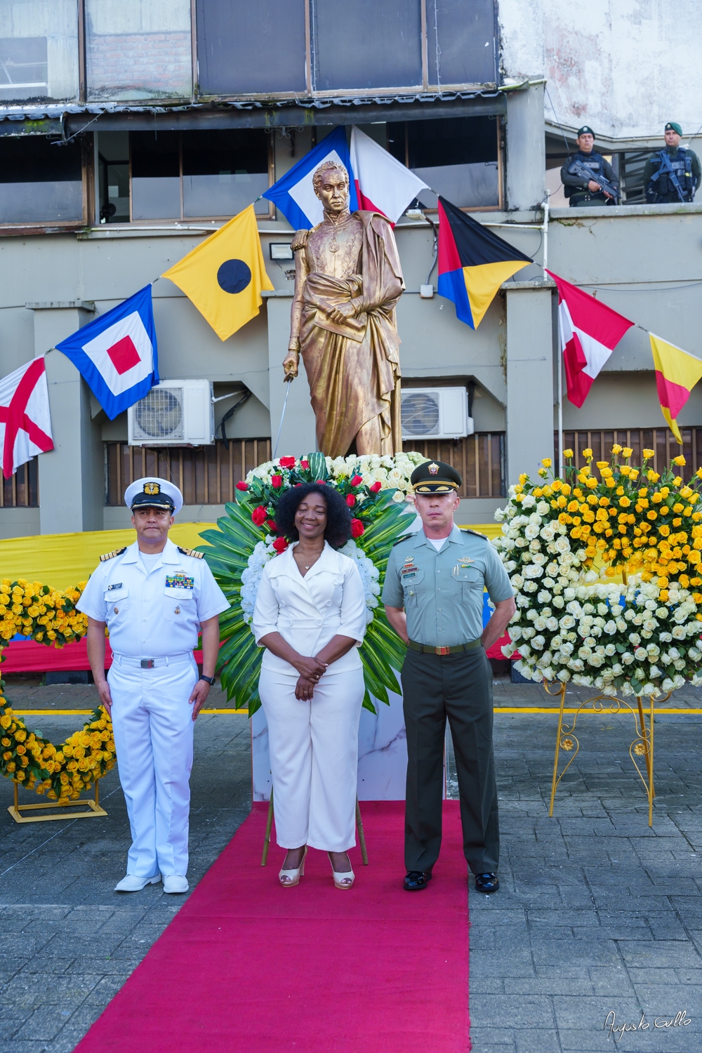 Medallas Pascual de Andagoya y José Prudencio Padilla entregó la Alcaldesa Distrital de Buenaventura durante el desfile del 20 de julio de 2024