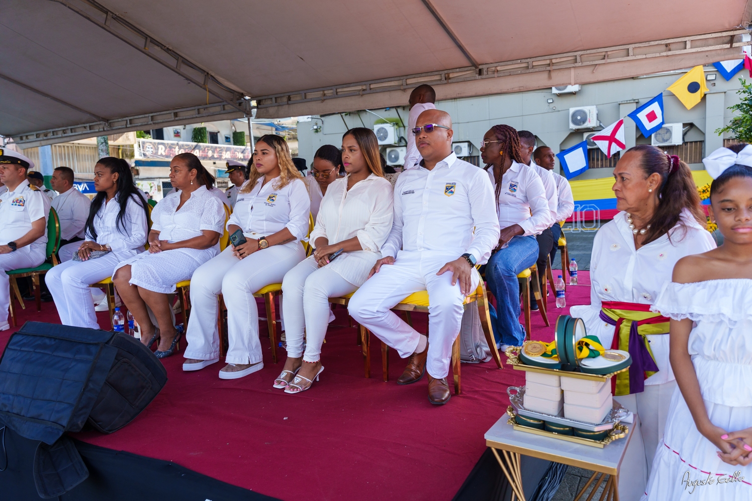 Medallas Pascual de Andagoya y José Prudencio Padilla entregó la Alcaldesa Distrital de Buenaventura durante el desfile del 20 de julio de 2024