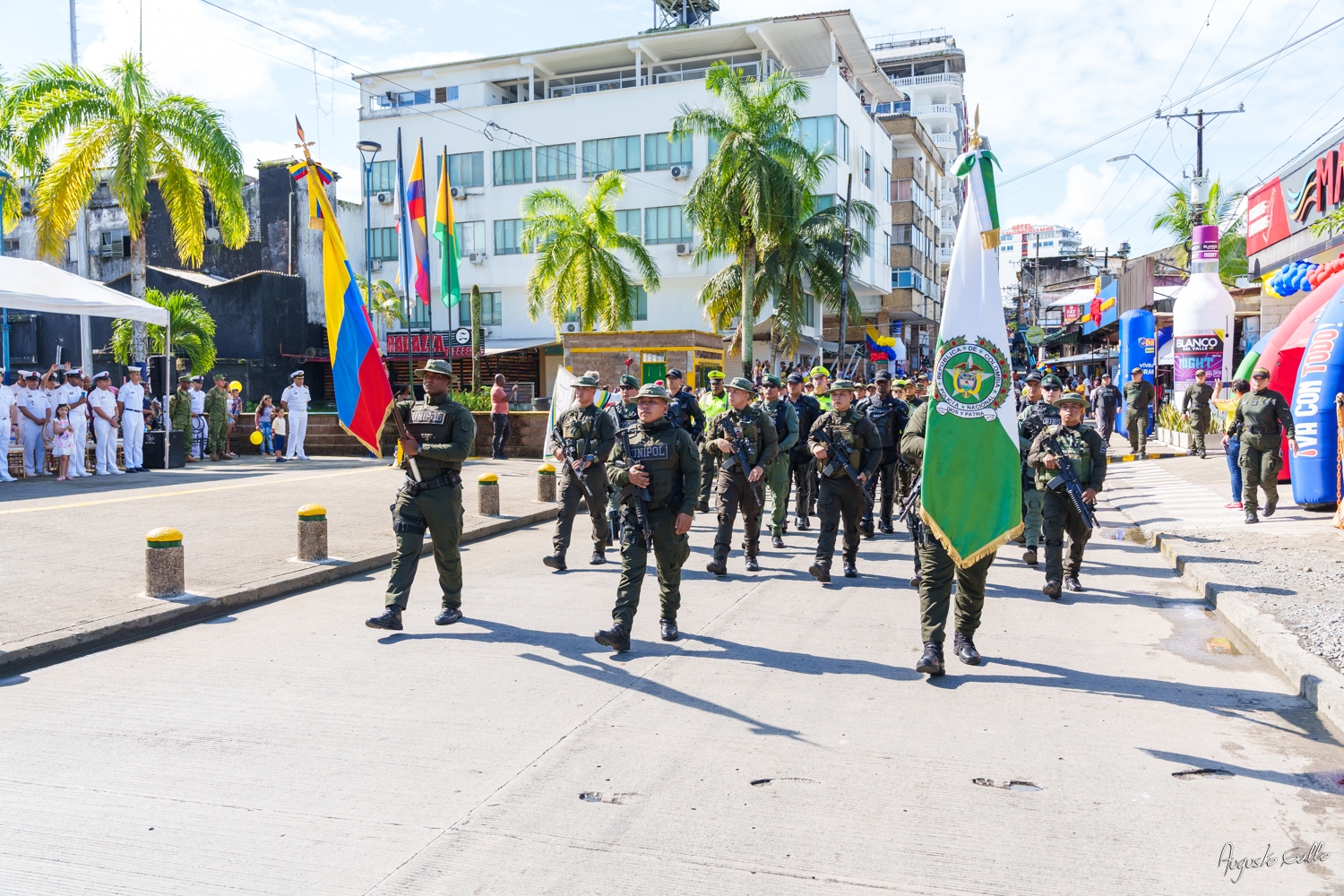 Medallas Pascual de Andagoya y José Prudencio Padilla entregó la Alcaldesa Distrital de Buenaventura durante el desfile del 20 de julio de 2024