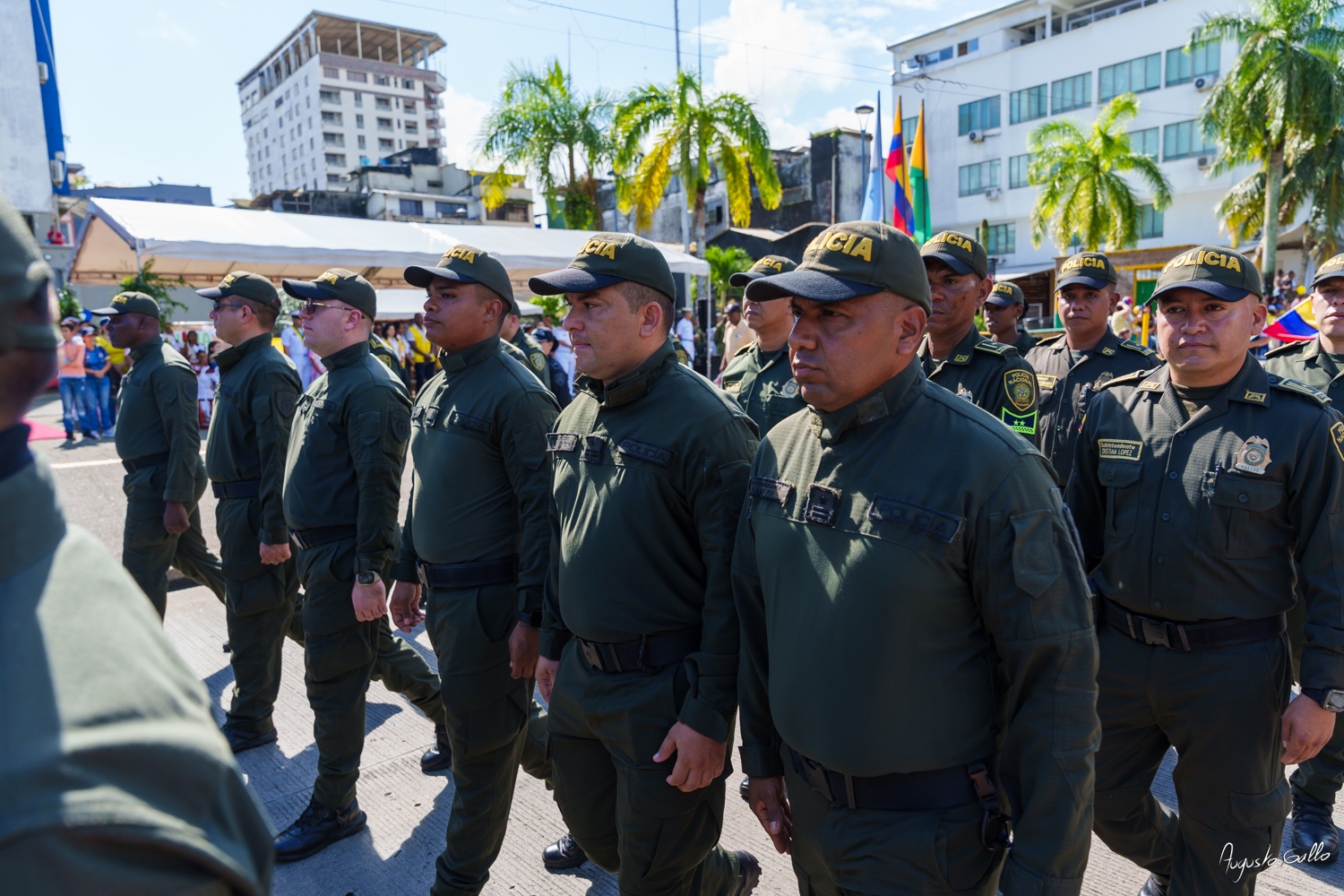 Medallas Pascual de Andagoya y José Prudencio Padilla entregó la Alcaldesa Distrital de Buenaventura durante el desfile del 20 de julio de 2024