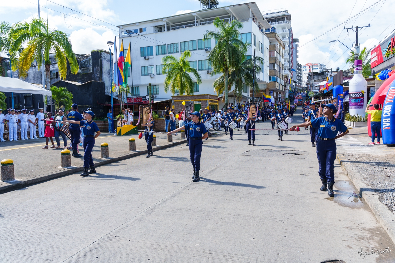 Medallas Pascual de Andagoya y José Prudencio Padilla entregó la Alcaldesa Distrital de Buenaventura durante el desfile del 20 de julio de 2024