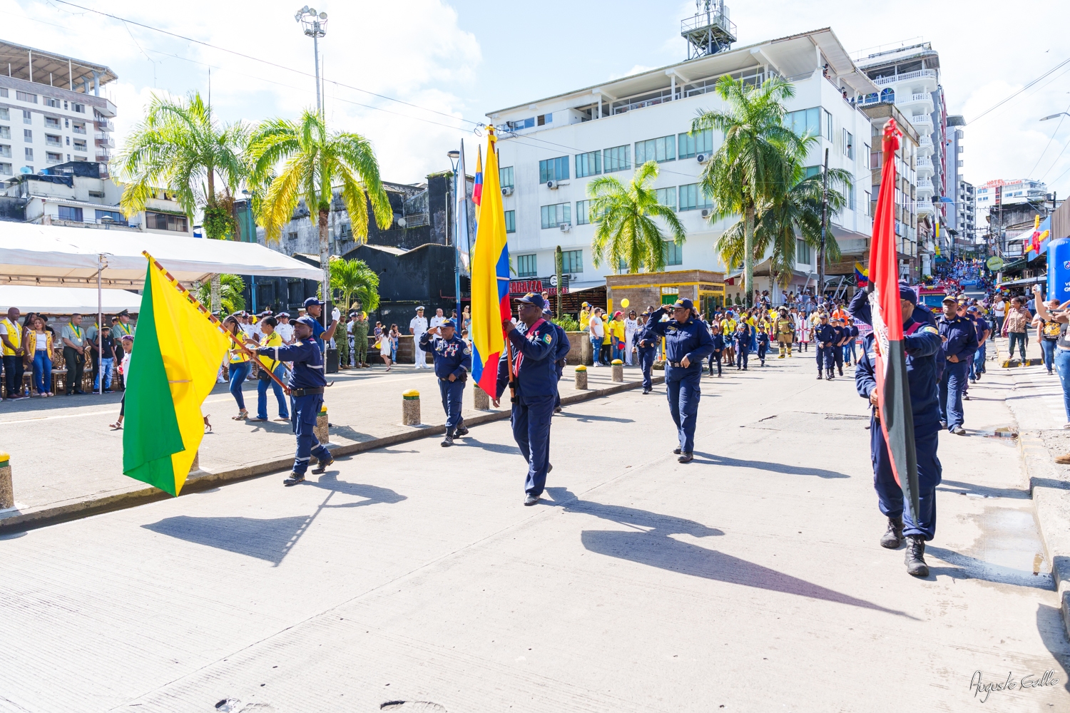 Medallas Pascual de Andagoya y José Prudencio Padilla entregó la Alcaldesa Distrital de Buenaventura durante el desfile del 20 de julio de 2024