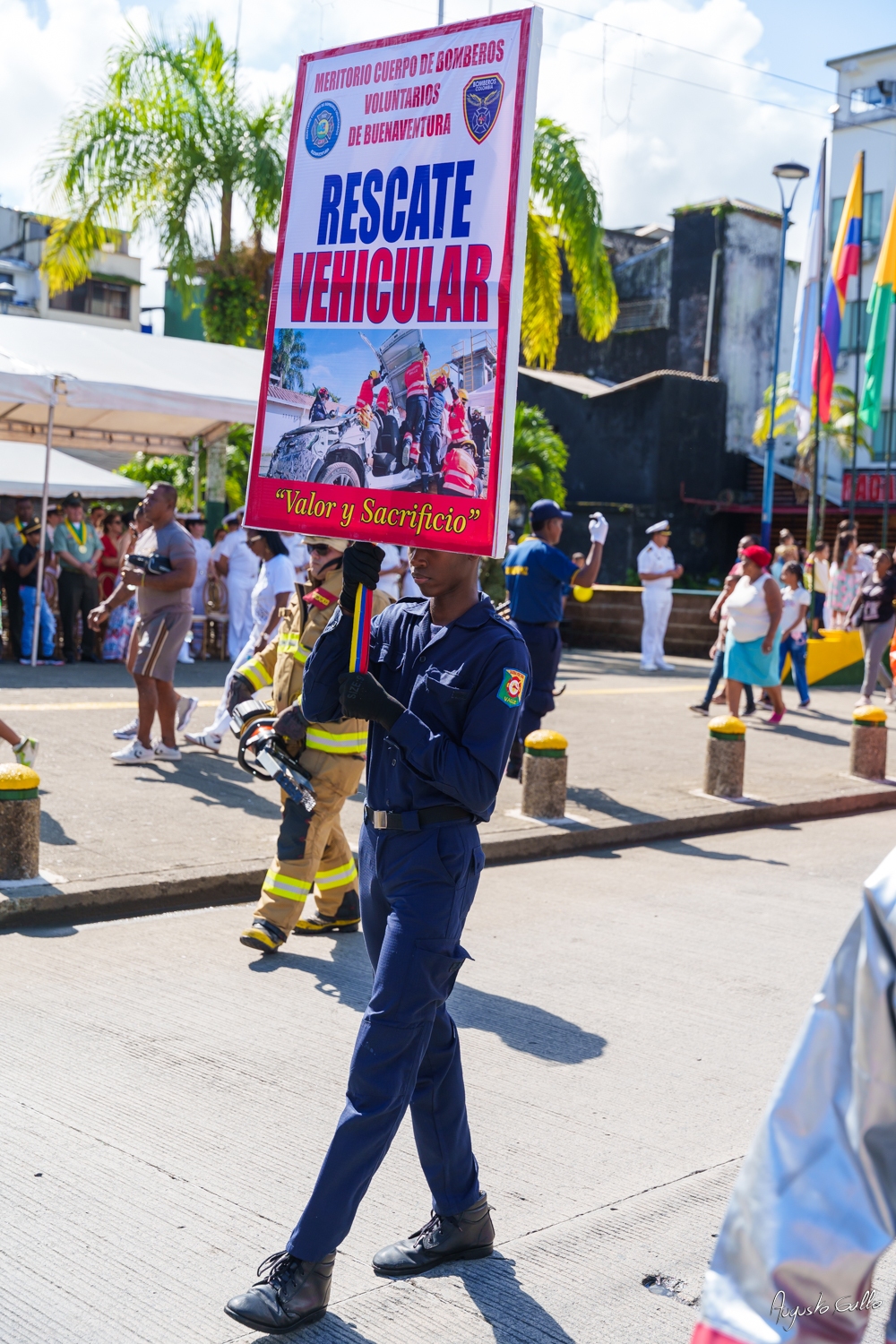 Medallas Pascual de Andagoya y José Prudencio Padilla entregó la Alcaldesa Distrital de Buenaventura durante el desfile del 20 de julio de 2024