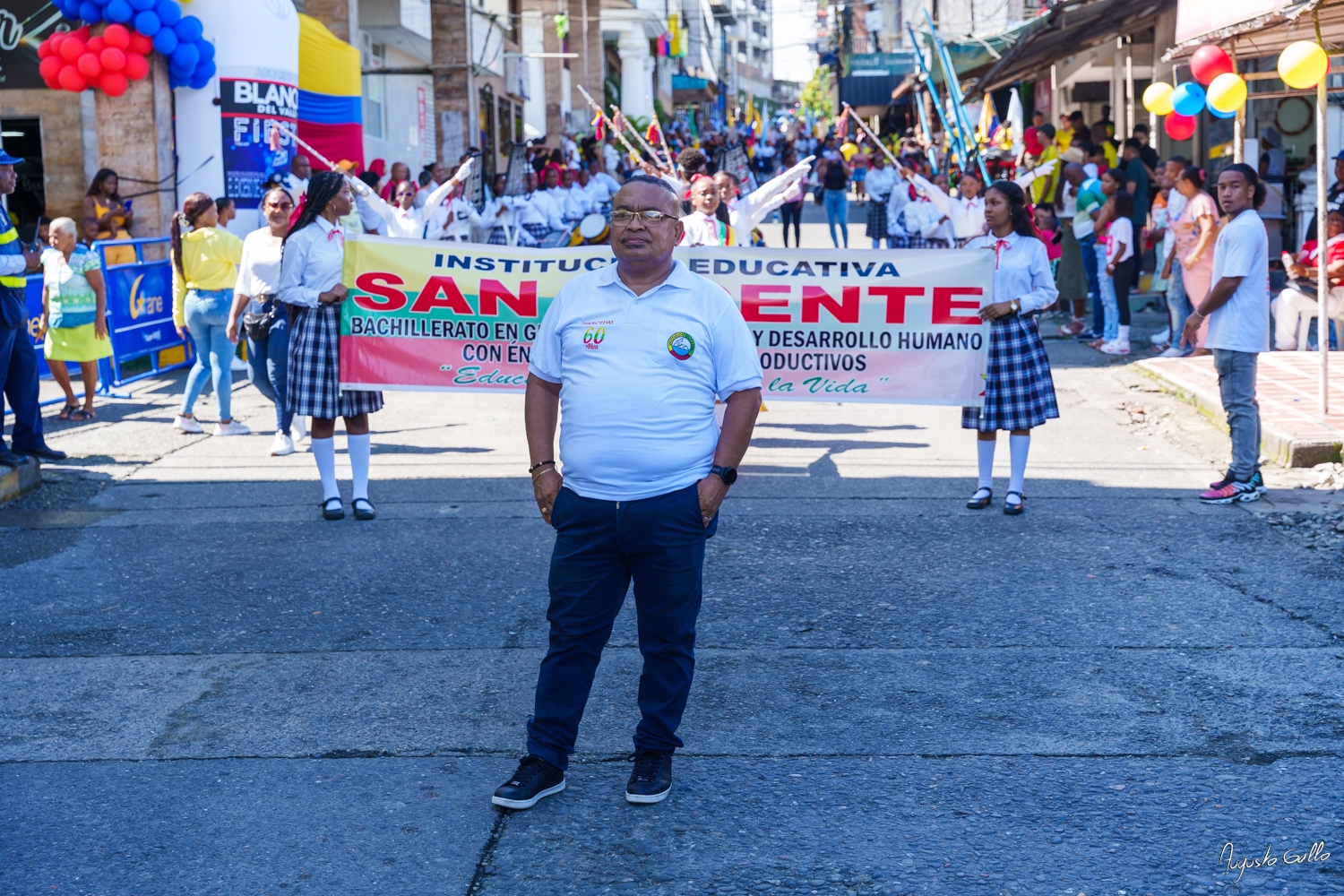 Medallas Pascual de Andagoya y José Prudencio Padilla entregó la Alcaldesa Distrital de Buenaventura durante el desfile del 20 de julio de 2024