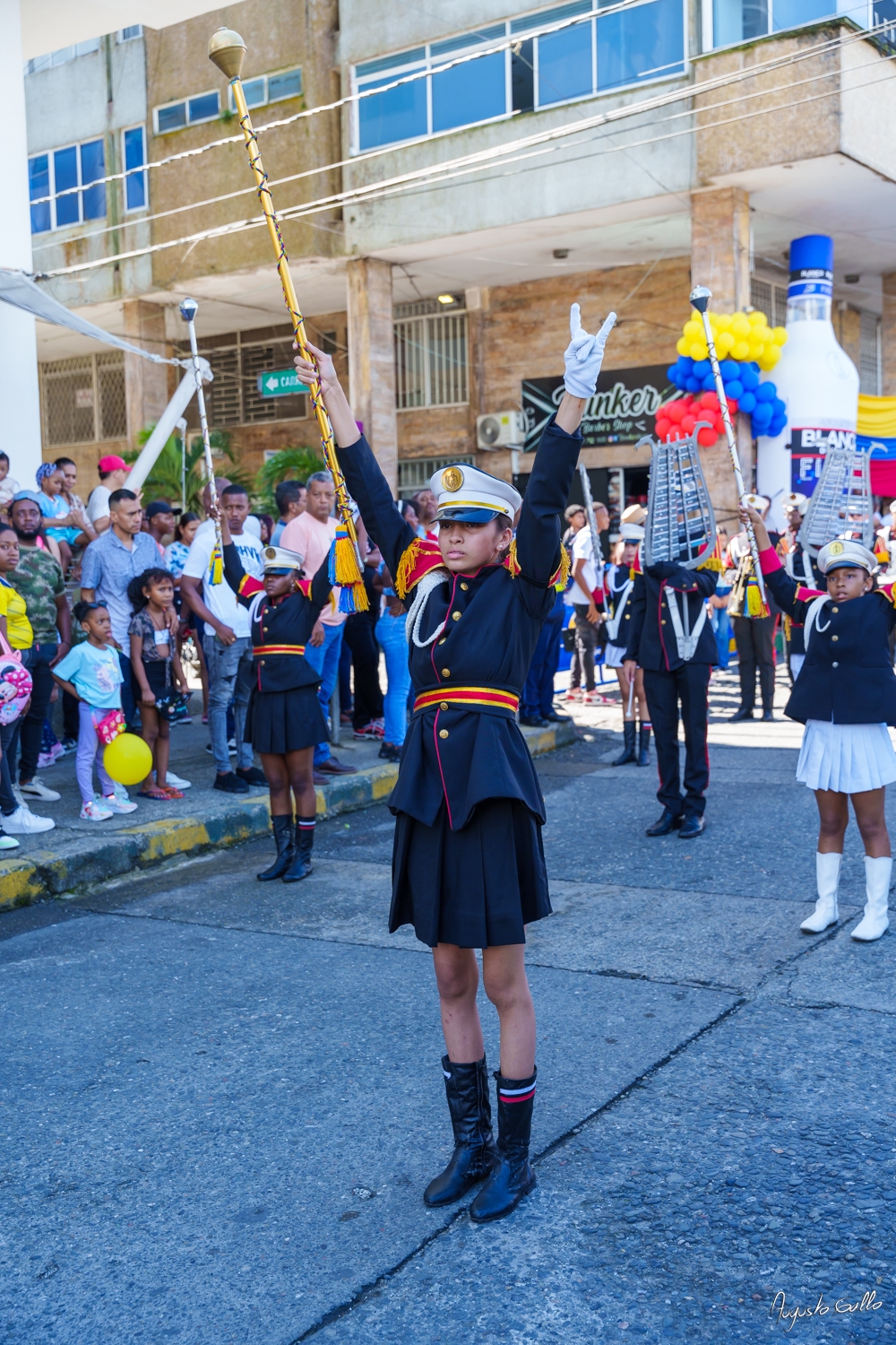 Medallas Pascual de Andagoya y José Prudencio Padilla entregó la Alcaldesa Distrital de Buenaventura durante el desfile del 20 de julio de 2024