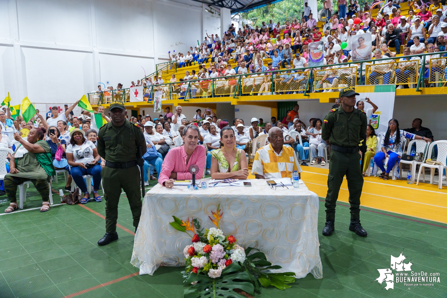 La representante de San Pedro en la Reina Departamental del Adulto Mayor