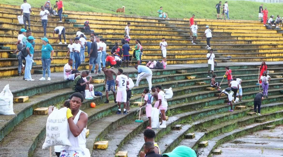 Se realizó jornada de aseo en el Coliseo El Cristal en Buenaventura 