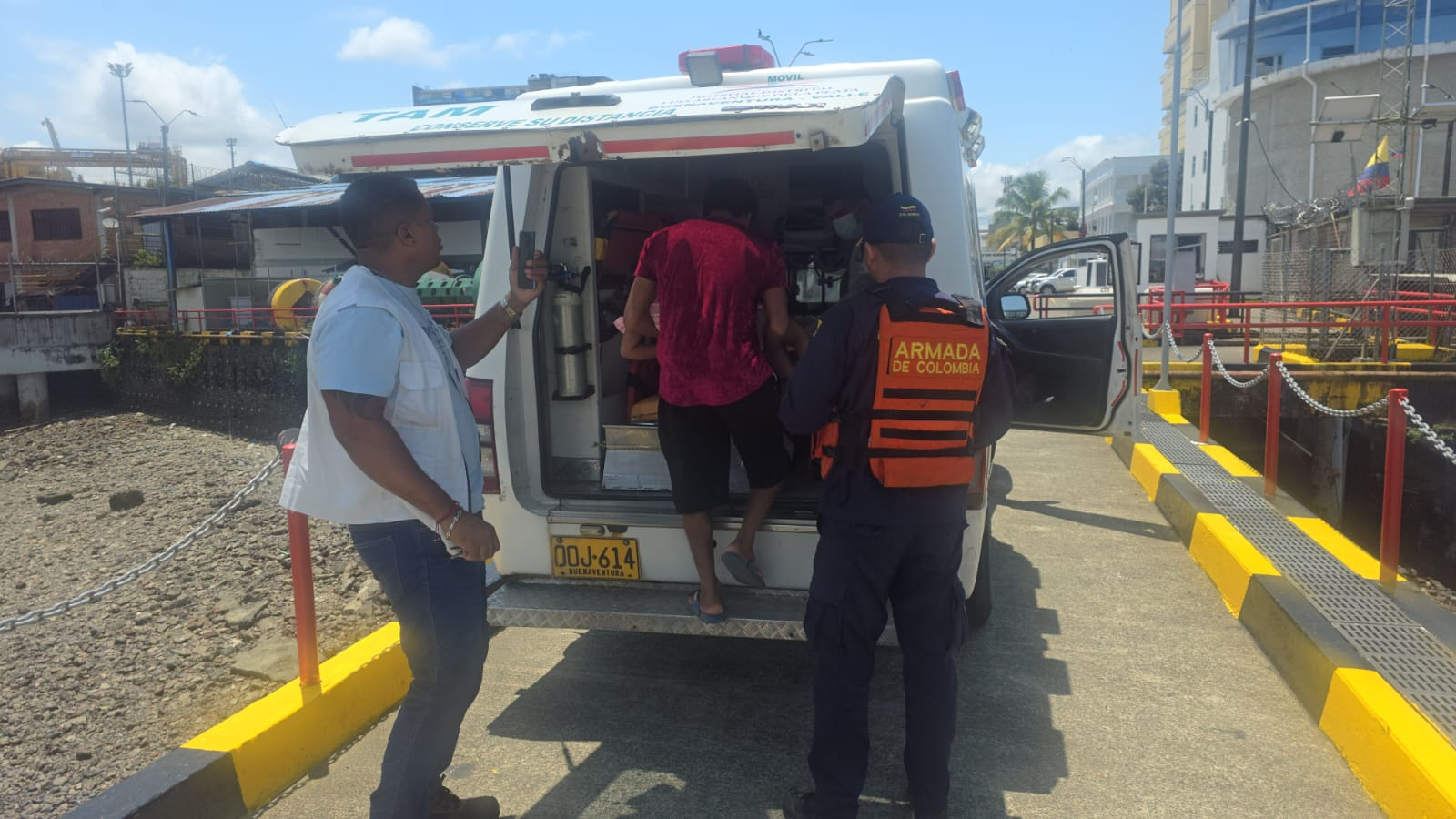 La Armada de Colombia evacuó menor de edad por posible picadura de alacrán en Juanchaco, zona rural de Buenaventura