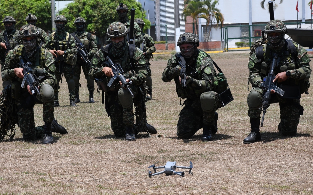 La Gobernación del Valle entregó equipos anti drones a la Fuerza Pública para hacerle frente a posibles ataques 