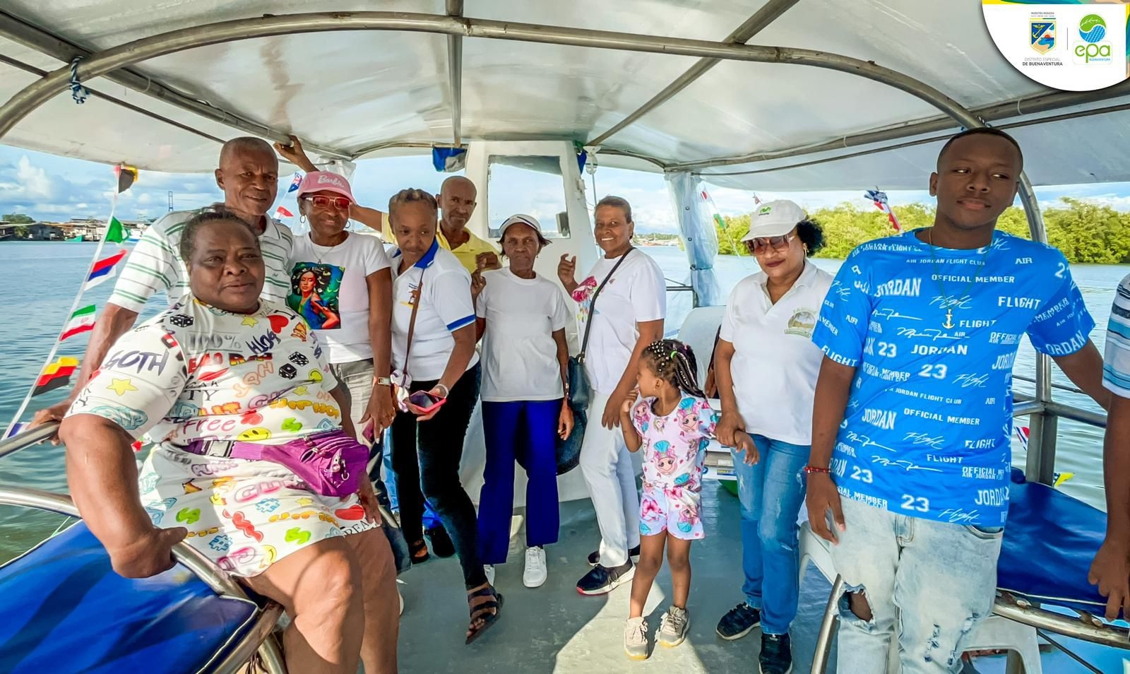 Recorridos en catamarán por la bahía de Buenaventura impulsan la educación ambiental sobre manejo de residuos sólidos