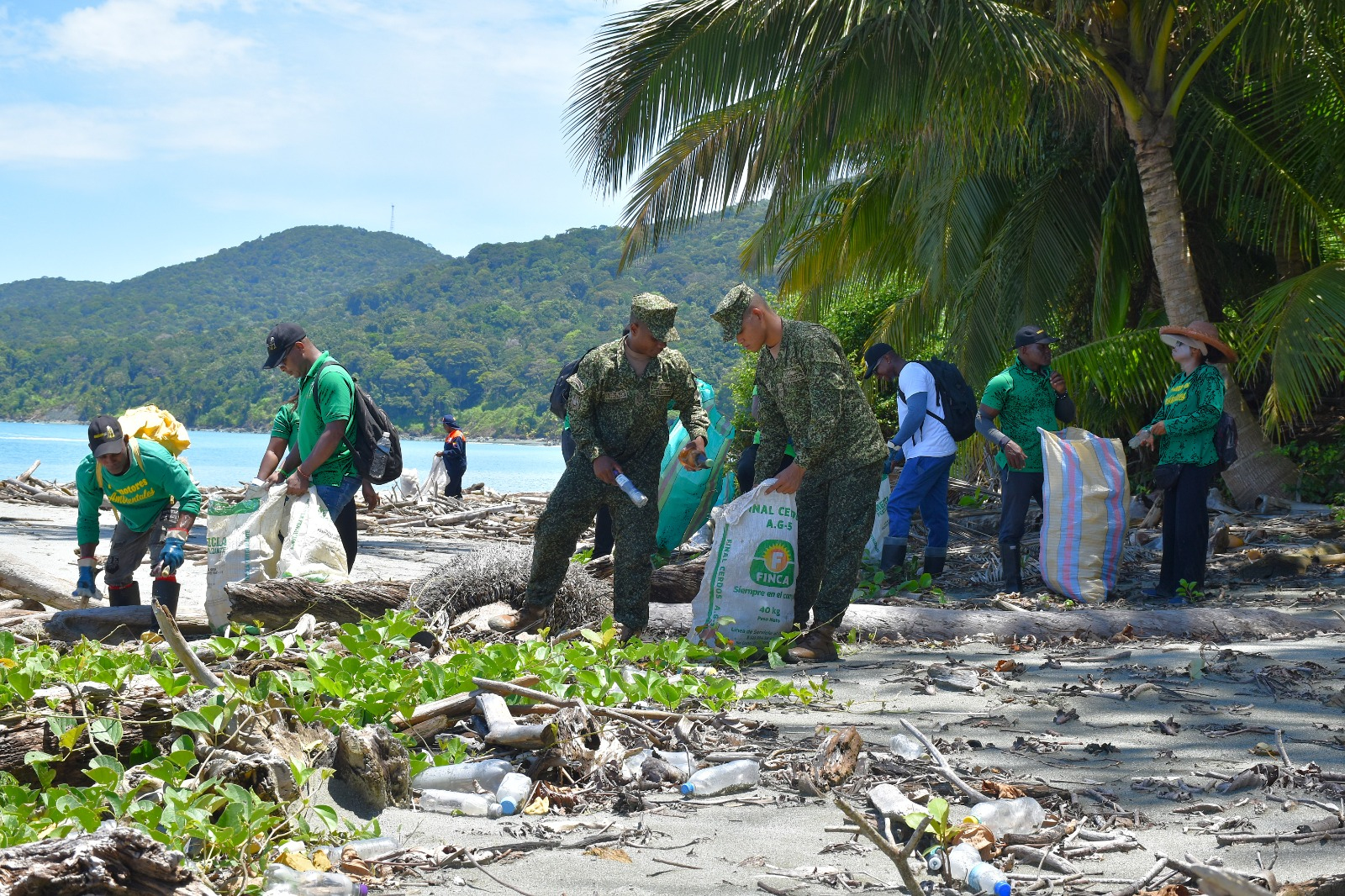 La Armada de Colombia evacuó 18 toneladas de residuos de la Isla Gorgona