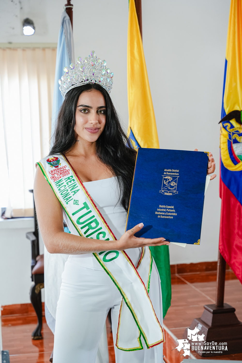 Buenaventura celebra la coronación de Luisa María López Gómez como la nueva Reina Nacional del Turismo