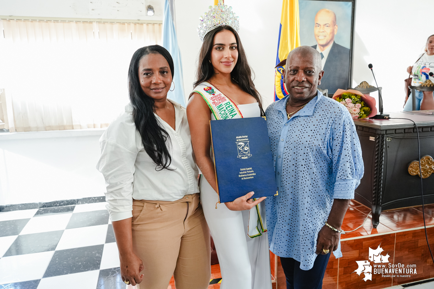 Buenaventura celebra la coronación de Luisa María López Gómez como la nueva Reina Nacional del Turismo