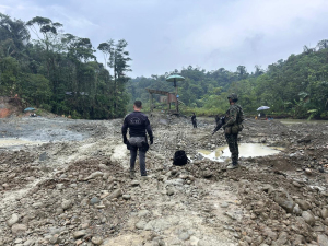 La Fuerza Pública destruyó maquinaria que producía 1.200 millones de pesos mensuales en extracción ilícita de oro en el Bajo Calima 