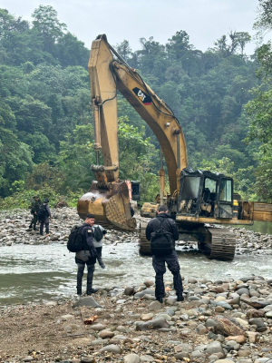 La Fuerza Pública destruyó maquinaria que producía 1.200 millones de pesos mensuales en extracción ilícita de oro en el Bajo Calima 