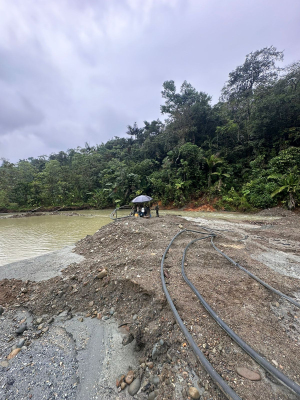 La Fuerza Pública destruyó maquinaria que producía 1.200 millones de pesos mensuales en extracción ilícita de oro en el Bajo Calima 