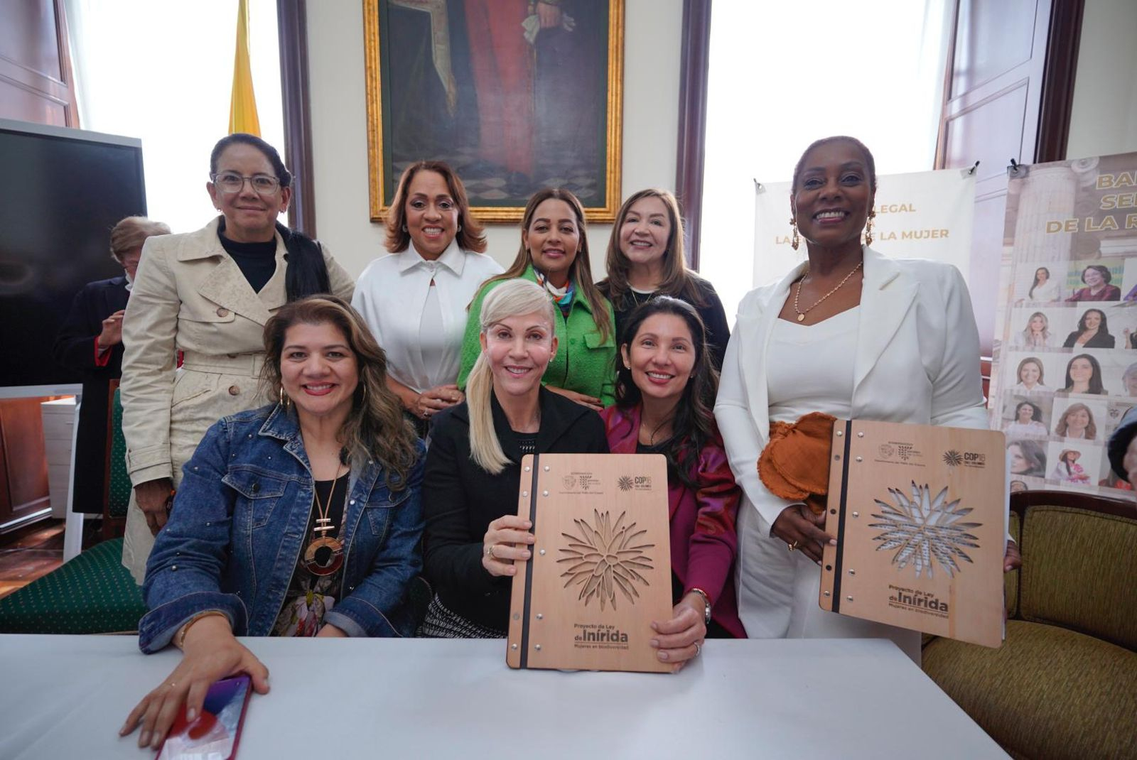 La gobernadora del Valle, Dilian Francisca Toro radicó en el Congreso la Ley de Inírida ‘Mujeres cuidadoras de la biodiversidad’